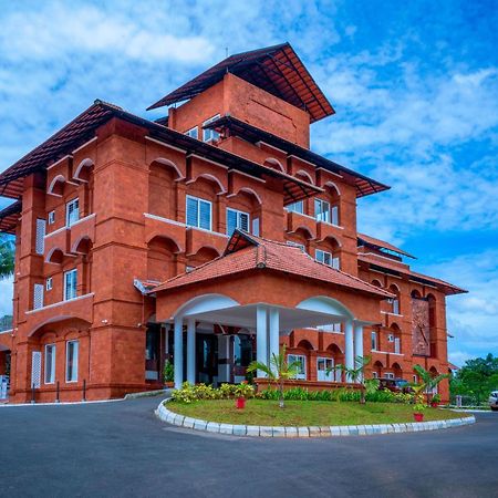 Kumbanad Heritage Hotel Vennikulam Экстерьер фото