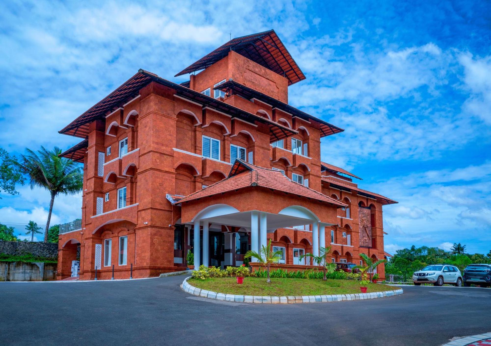 Kumbanad Heritage Hotel Vennikulam Экстерьер фото